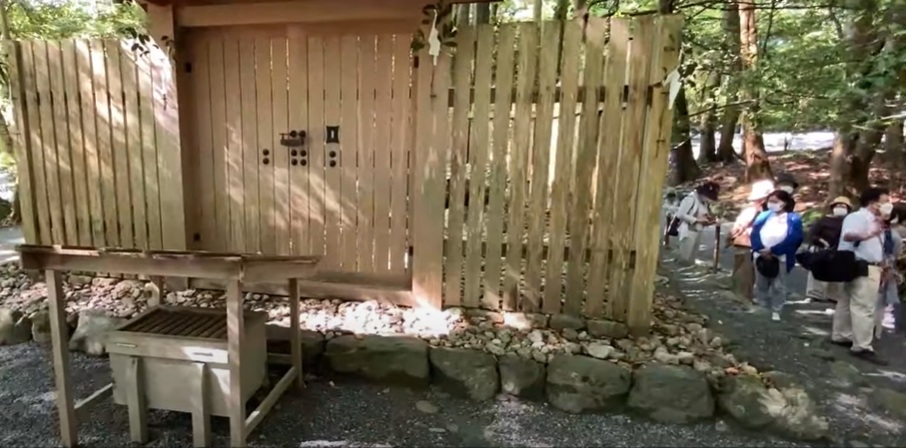 瀧祭神です