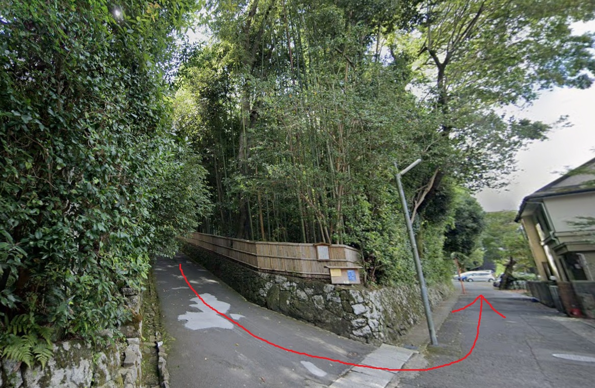 法然院から出てきたら左方向に進みます。