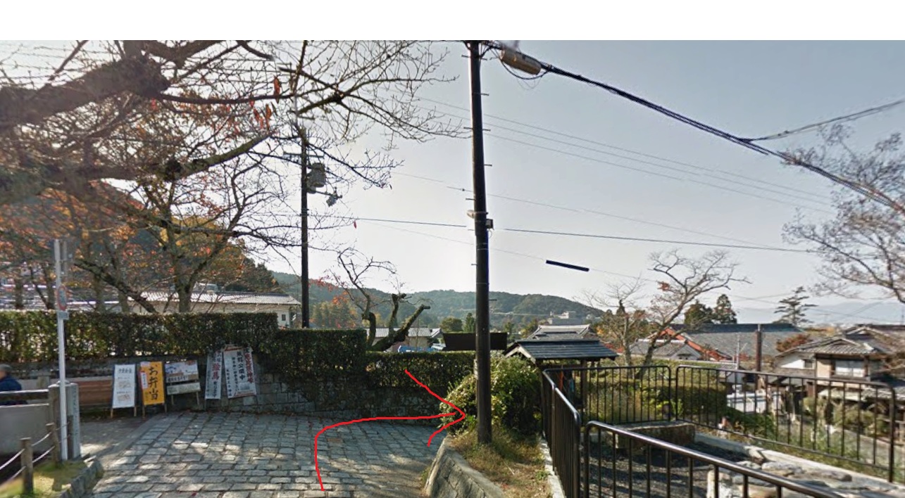 約1.0ｋｍほど、道なりに哲学の道を進みます。すると、突き当りますので右折します。ここで、哲学の道の終点になります。