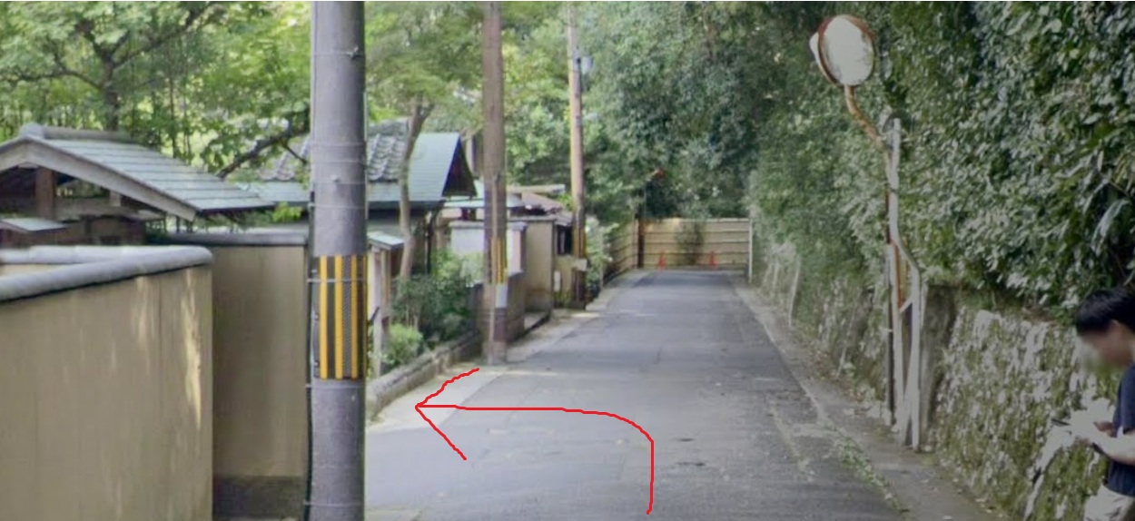 約30ｍ先を左折します。