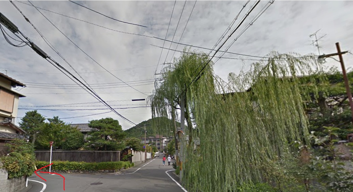 さらに約50ｍ先も左折します。