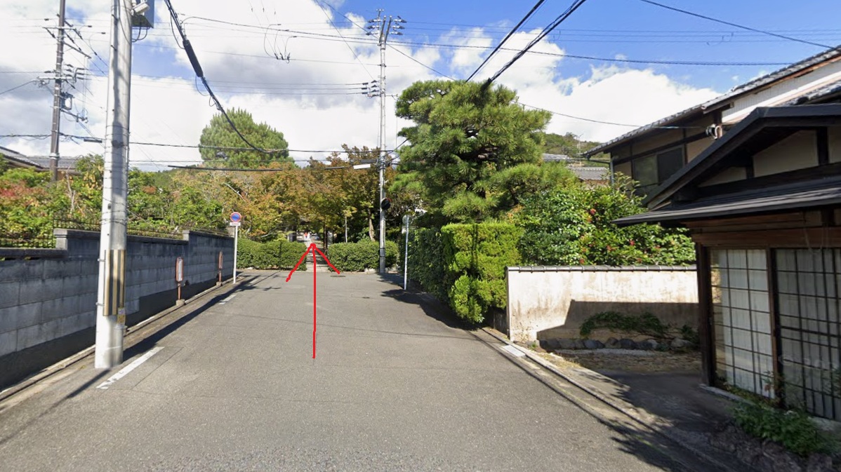 そのまま真っすぐ、約100ｍ行くと龍安寺に到着です。