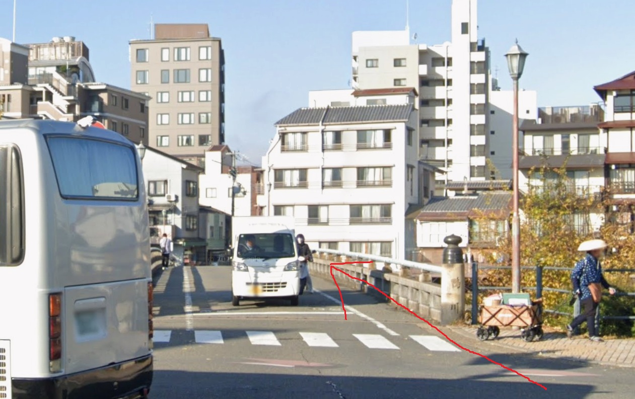 約300ｍ先の橋も渡ります。