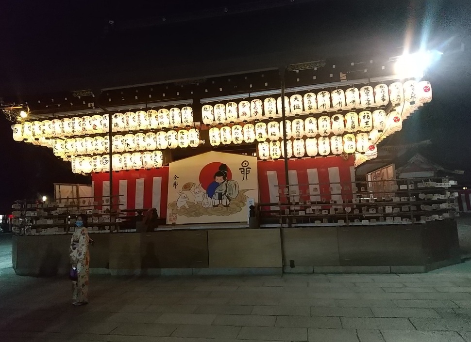 八坂神社 舞殿 ライトアップ